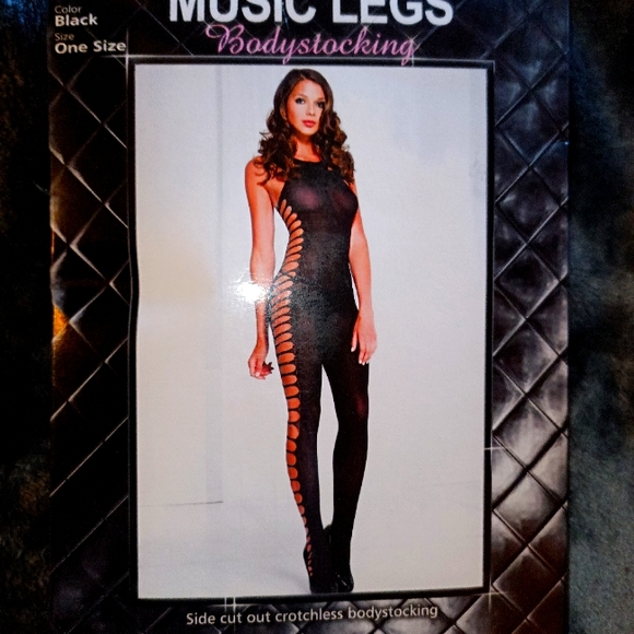 Lingerie - Picture 1 of 2